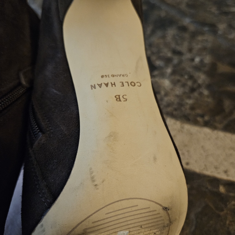 Cole Haan Vestry Pointed Toe Bootie in Dark Chocolate Suede Sz 5 MSRP $159 - Picture 8 of 9
